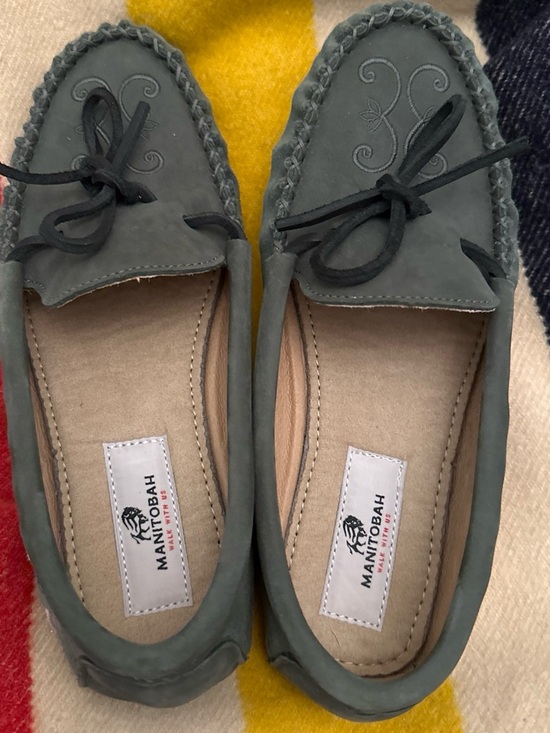 Manitobah Mukluks Shoes - Manitobah Mukluks Sz 9 Women’s Amakehs Kayak Moccasins
